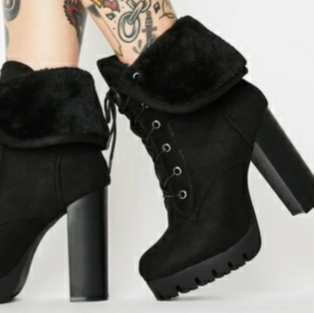 NWT Boots